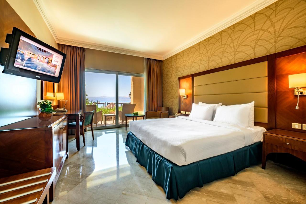 Crowne Plaza Jordan Dead Sea Resort & Spa By Ihg Sweimeh Buitenkant foto A room at the hotel