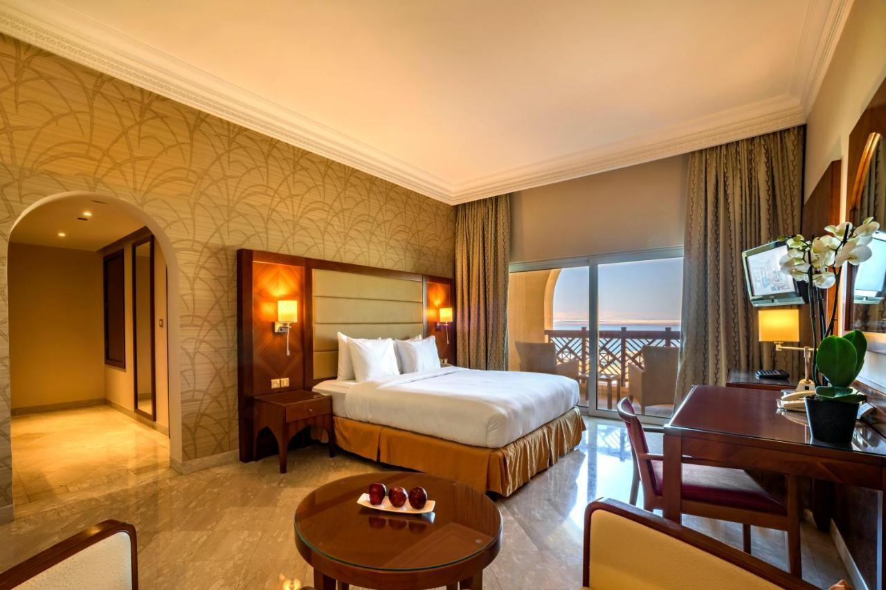 Crowne Plaza Jordan Dead Sea Resort & Spa By Ihg Sweimeh Buitenkant foto A room at the hotel