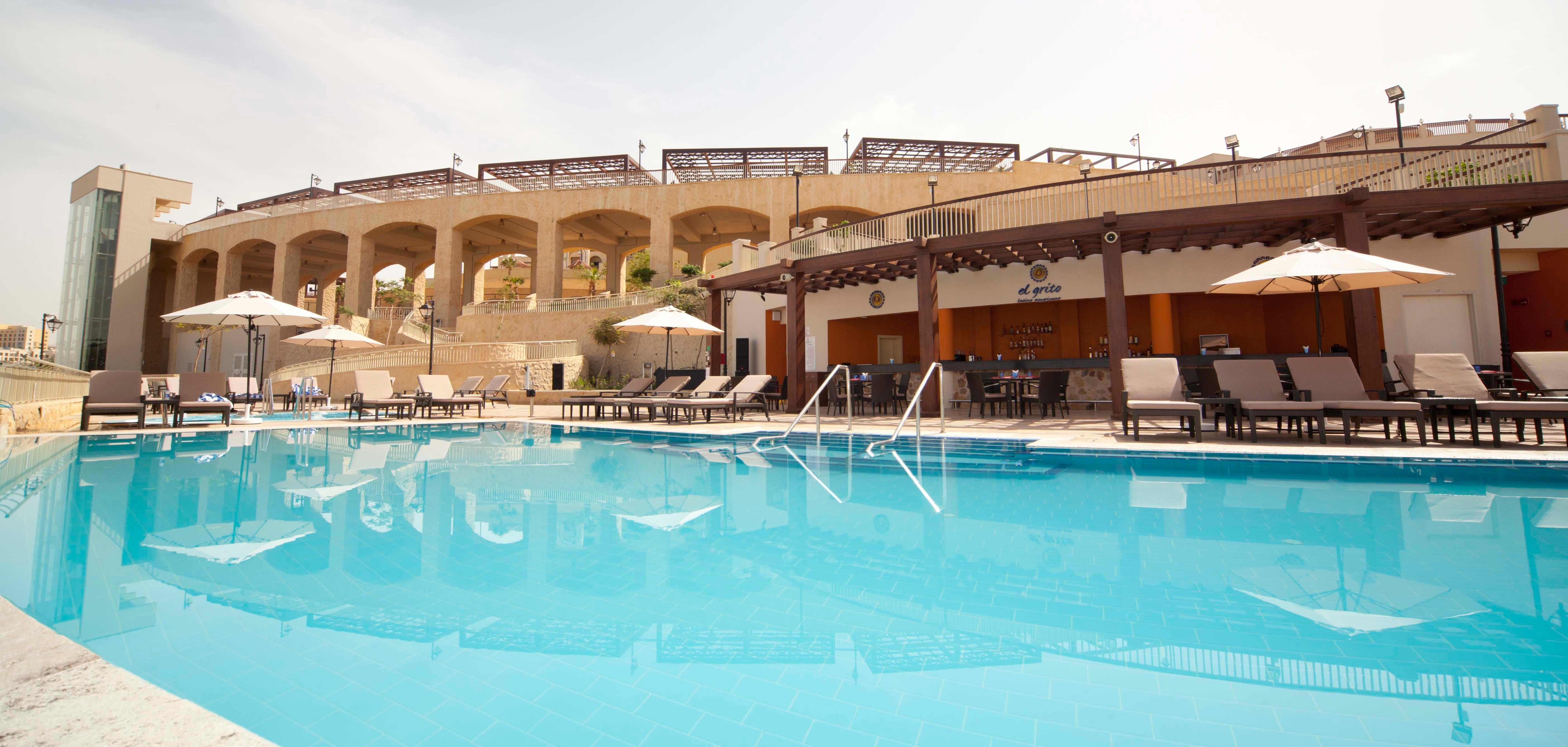 Crowne Plaza Jordan Dead Sea Resort & Spa By Ihg Sweimeh Buitenkant foto The pool at the Kempinski Hotel, Amman