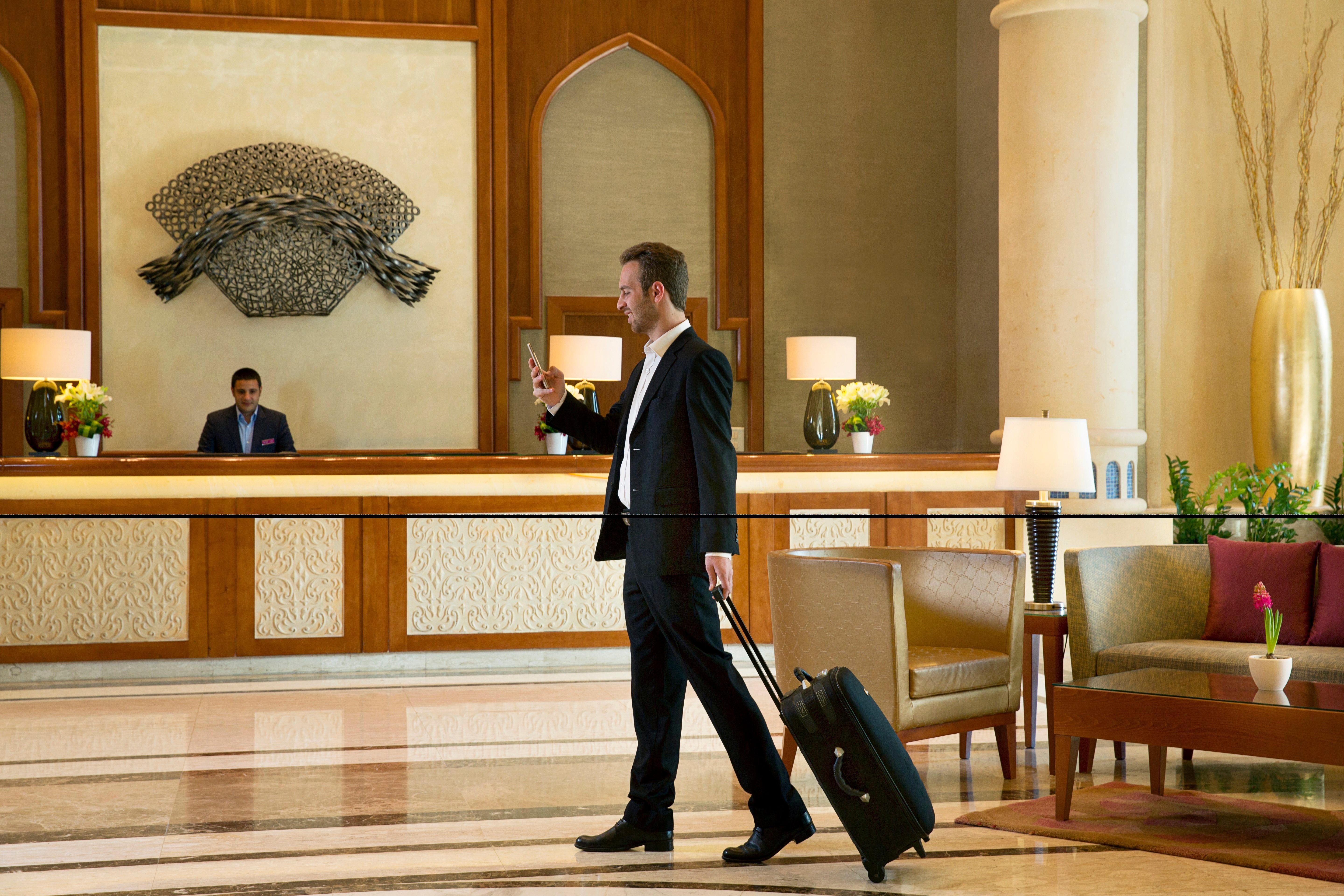 Crowne Plaza Jordan Dead Sea Resort & Spa By Ihg Sweimeh Buitenkant foto A guest checking in at a hotel