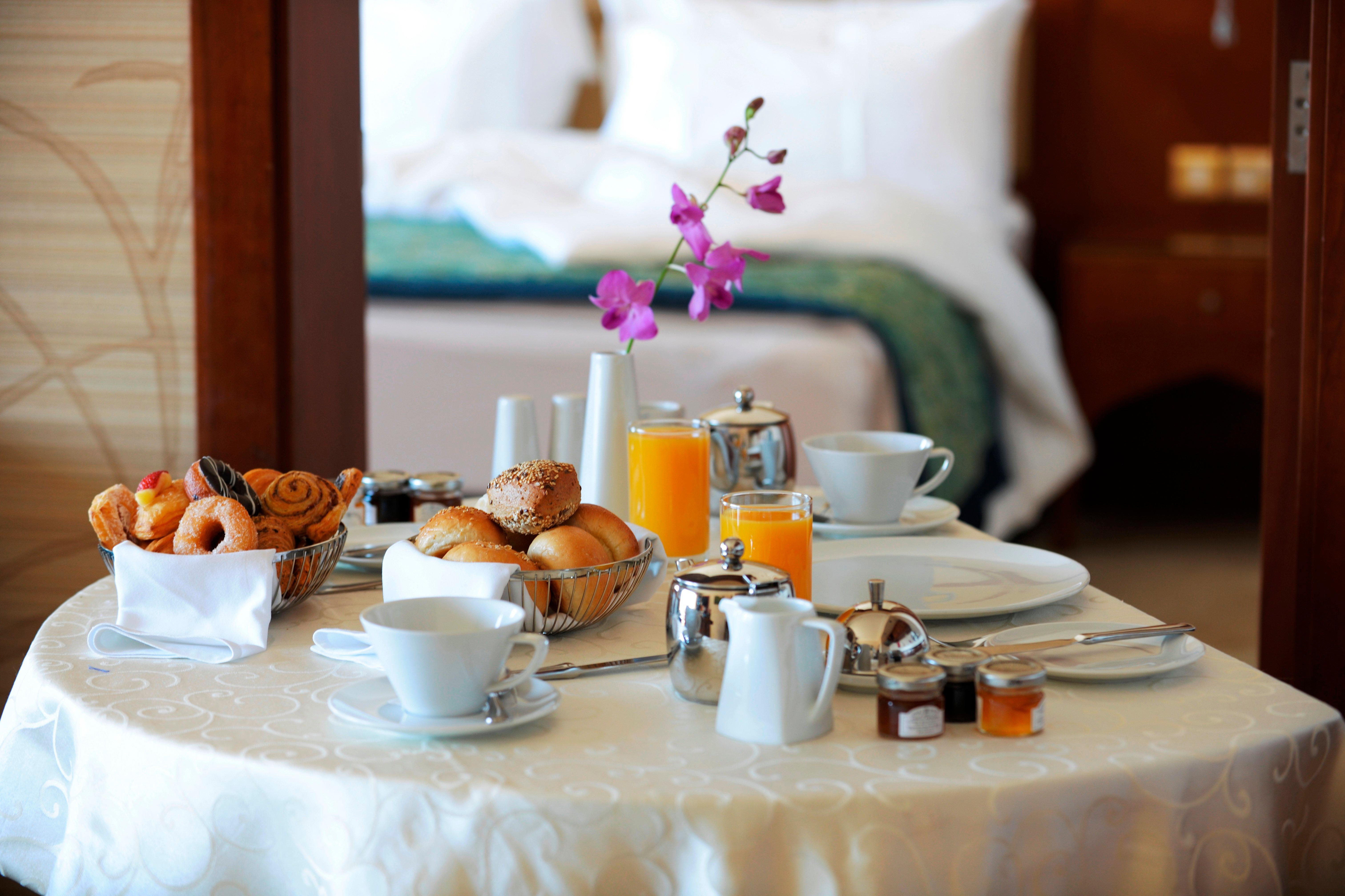 Crowne Plaza Jordan Dead Sea Resort & Spa By Ihg Sweimeh Buitenkant foto Room service