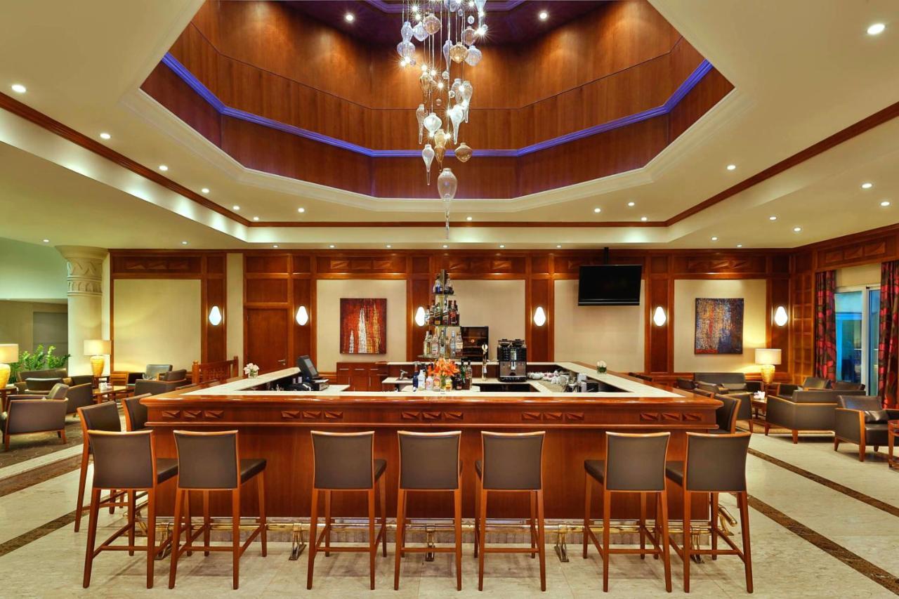 Crowne Plaza Jordan Dead Sea Resort & Spa By Ihg Sweimeh Buitenkant foto The bar at the lounge